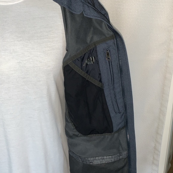 REI Co-Op Men's winter jacket durable outdoors - Picture 8 of 10